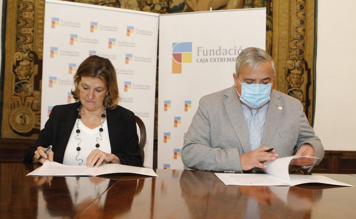 La Fundación Caja Extremadura premia a jóvenes investigadores Hoy